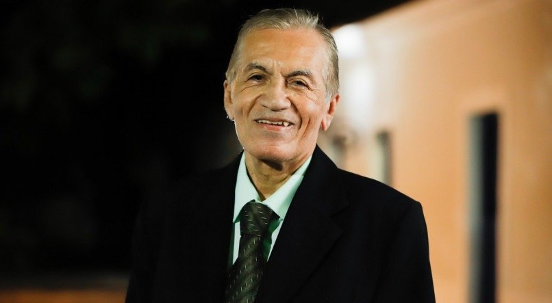 Presidente da APL, Lourival Holanda lança livro