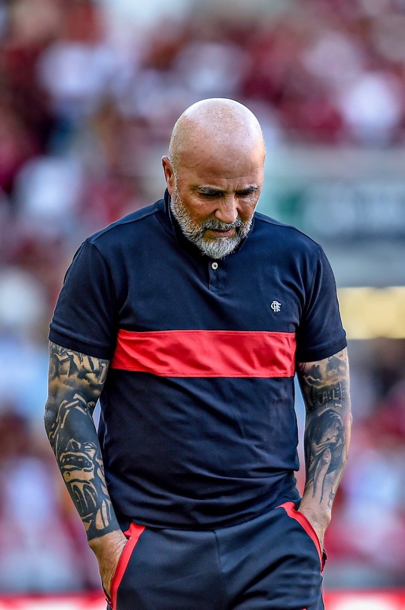 Sampaoli presenteou um vendedor ambulante com a camisa do Flamengo