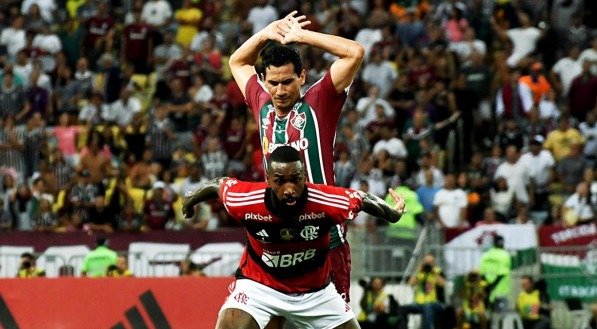 Fluminense e Flamengo se enfrentam.