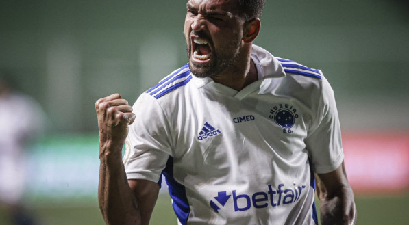Gilberto &eacute; titular no Cruzeiro diante do Botafogo pelo Brasileir&atilde;o
