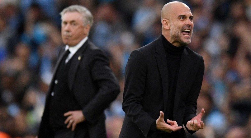 Carlo Ancelotti (E) e Pep Guardiola (D) fizeram duelo particular em Manchester City x Real Madrid