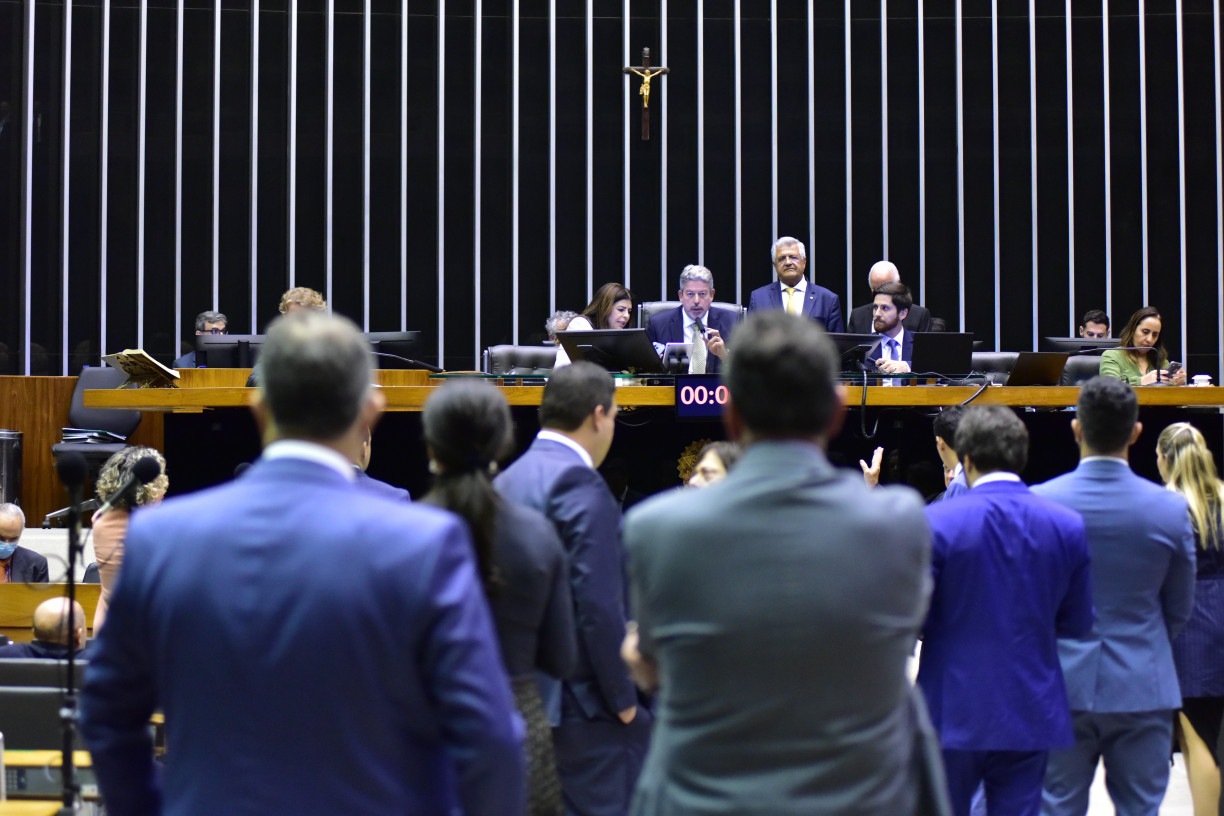 Em alívio para governo Lula, Câmara dos Deputados aprova reorganização dos ministérios