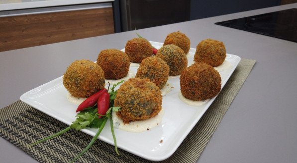 Bolinho de feij&atilde;o preto com patinho/ Receita do Chef 