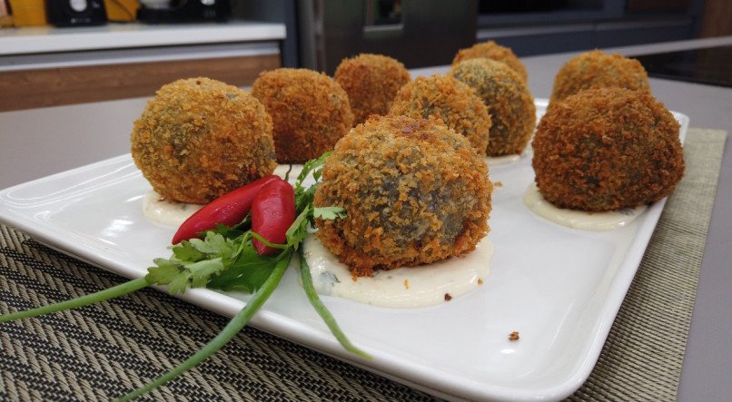 Bolinho de feijão preto com patinho/ Receita do Chef