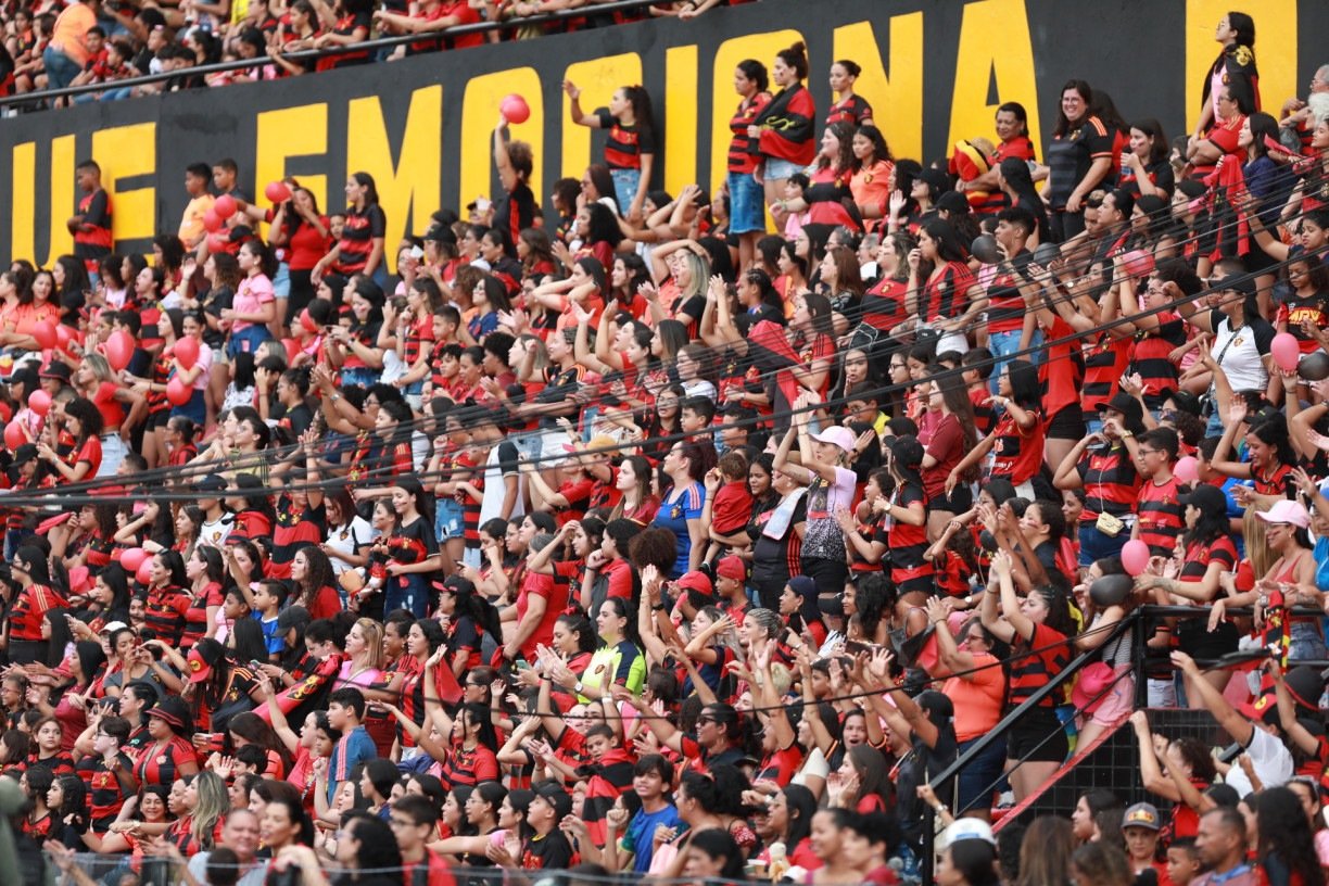 Ilhado Retiro esteve cheia com mais de 18 mil mulheres, crianças e PCDs para Sport 3x0 Botafogo-SP, pela Série B