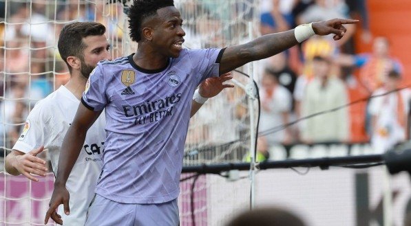 Vin&iacute;cius J&uacute;nior &eacute; alvo de racismo nos jogos do Real Madrid fora de casa na Espanha