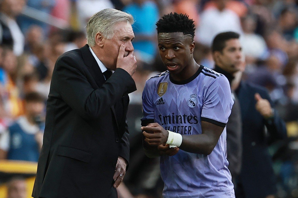 Carlo Ancelotti desconversa sobre sa&iacute;da do Real Madrid ap&oacute;s derrota: 'Terminar bem a temporada'