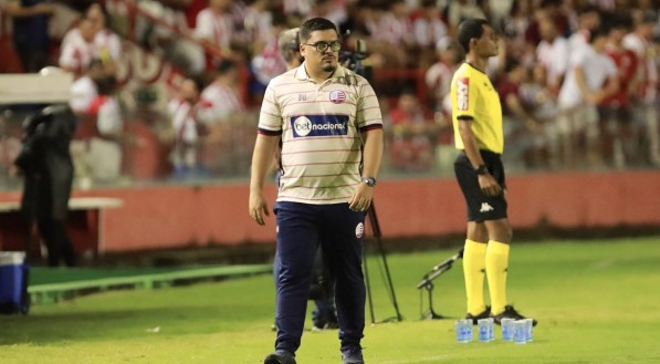 Otávio Augusto, técnico do time Sub-20, foi quem comandou o Náutico contra o Floresta-CE, pela Série C 2023
