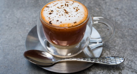 Café; cappuccino; bebida quente