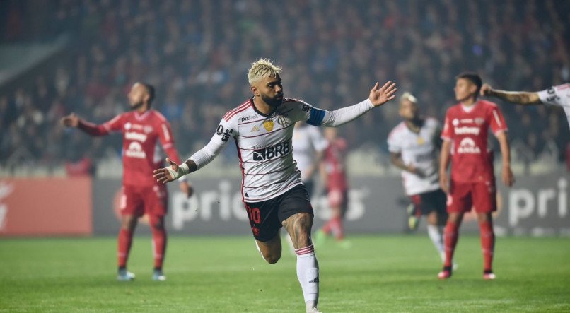 Gabigol comemora mais um gol pelo Flamengo na Libertadores, contra o Ñublense