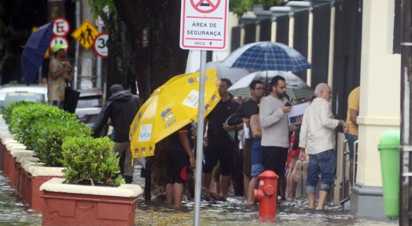 GENIVAL PAPARAZZI / VOZ DO LEITOR