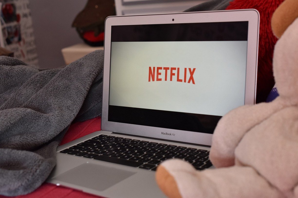 Netflix encerra plano básico sem anúncios - TechGT