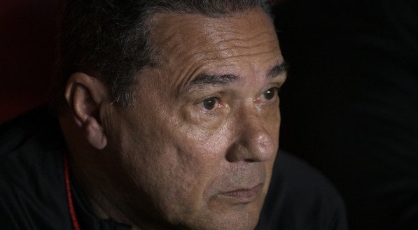 Vanderlei Luxemburgo comanda o Corinthians diante do Newell's Old Boys pela Sul-Americana