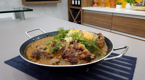 Receita de Rabada com pir&atilde;o e ovo estralado