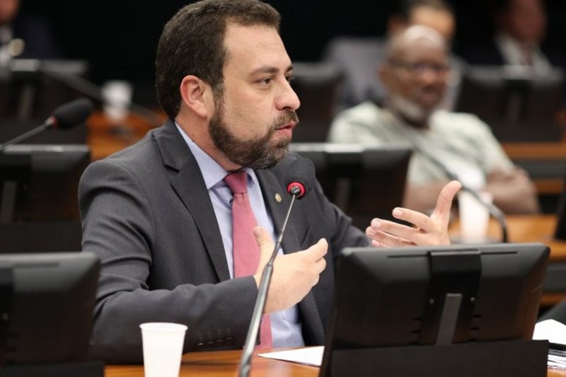 Guilherme Boulos anuncia que discutirá regulamentação com trabalhadores de aplicativos no Planalto