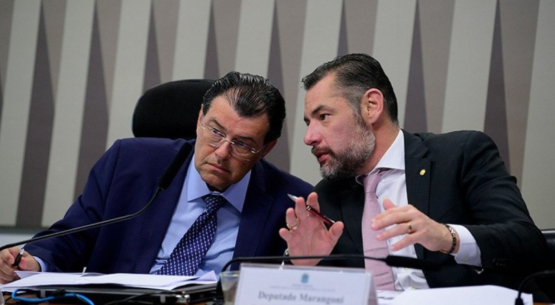 Senador Eduardo Braga e o relator deputado deputado Fernando José de Souza Marangoni.