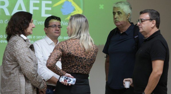 Representanets da Ubrafe em reunião no Recife Paulo André, Gisela Latache, Rogério Robalinho, Emanoel Ferro e Tatiana Menezes.