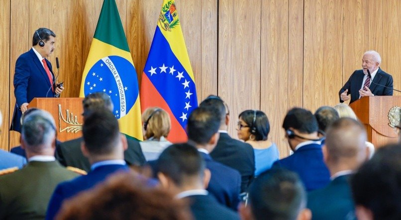 Presidente da República, Luiz Inácio Lula da Silva, em coletiva de imprensa ao lado do presidente da República Bolivariana da Venezuela, Nicolás Maduro