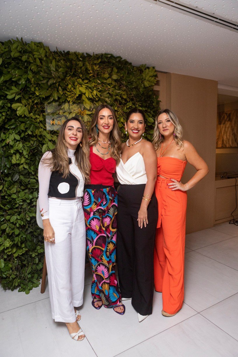 JOIAS_ Poliane Tarol, a designer Maria Dolores, Renata Silveira e Cristina Mártins, em evento no Recife. Foto Juana Carvalho/DIVULGAÇÃO