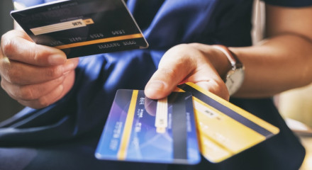 A quantidade de cartões de crédito emtidos e em uso no Brasil chegou a 190,8 milhões 
