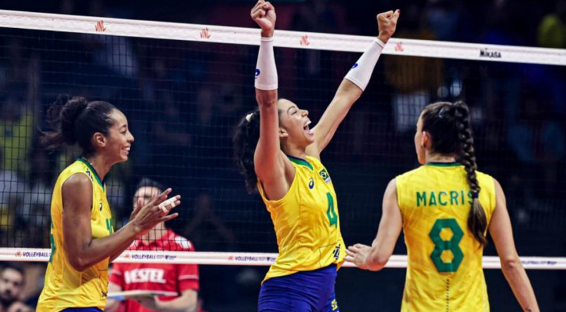 Vôlei: primeiro ouro olímpico da Seleção Brasileira feminina completa 15  anos < No Ataque