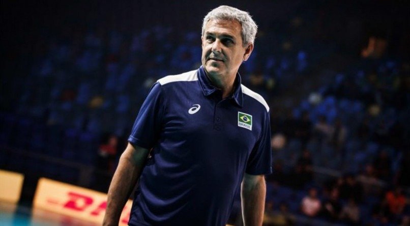 José Roberto Guimarães é o treinador da Seleção Brasileira na Liga das Nações de Vôlei Feminino