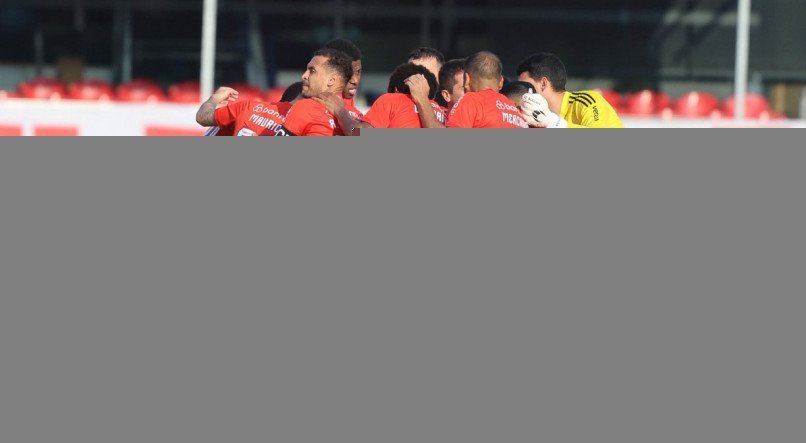 Veja a possíveis escalação de Athletico PR e Internacional pela Série A