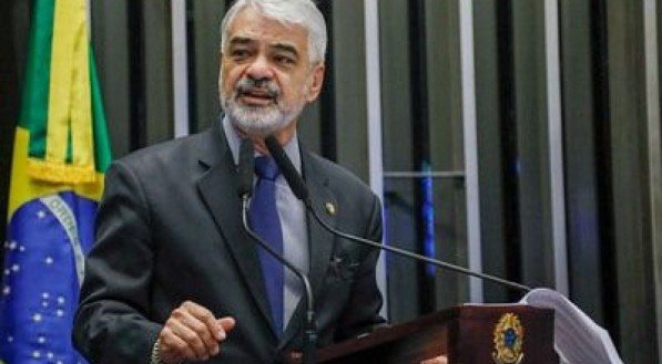 O senador Humberto Costa (PT)