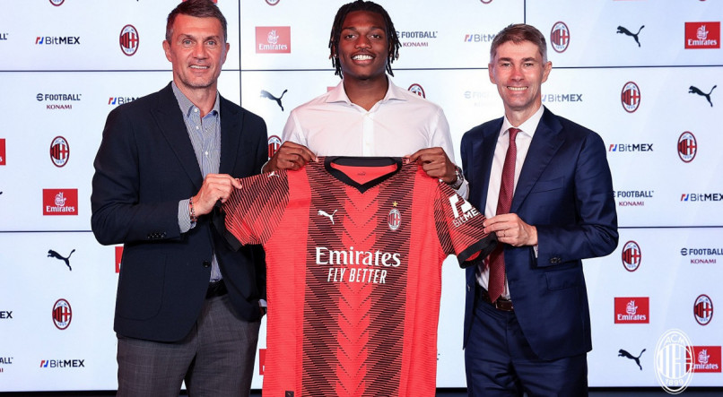 Rafael Leão e dirigentes do Milan