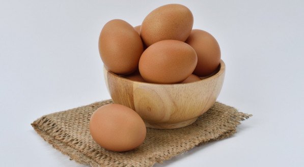 Sonhar com ovos de galinha: entenda significado surpreendente