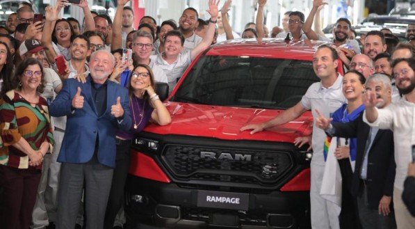 LULA: em visita a Pernambuco, LULA faz novo gesto à indústria automobilística 