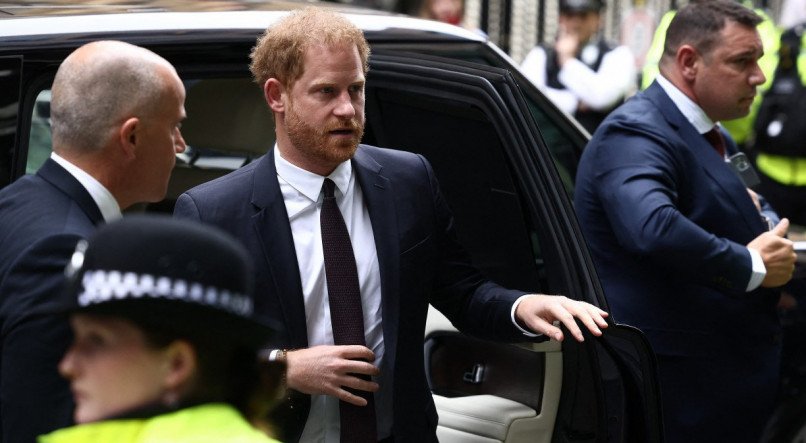 Príncipe Harry escreveu em seu livro, "O que sobra", que usou drogas nos Estados Unidos