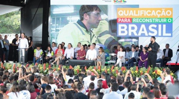 Ministro Camilo Santana esteve em Pernambuco nestas terça-feira (6) e quarta-feira (7)