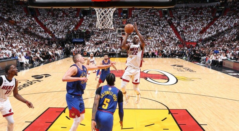 Miami Heat e Denver Nuggets jogam novamente nesta segunda-feira (12). 