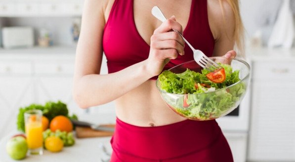 Confira alimentos que ajudam a perder peso.