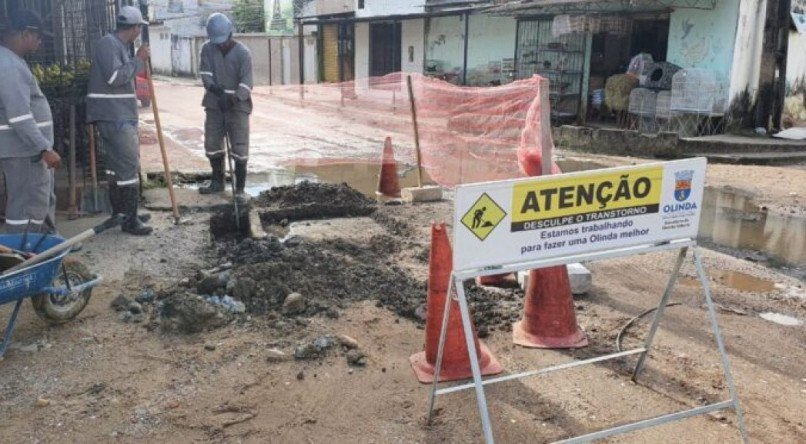 Prefeitura de Olinda realiza ação de drenagem e limpeza dos canais após fortes chuvas no fim de semana. Foto: Prefeitura de Olinda/Divulgação 