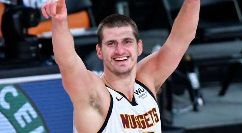 Nikola Jokic &eacute; o grande astro do Denver Nuggets