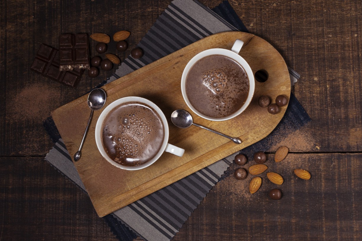 Chocolate quente com Sequilho, receita deliciosa para fazer em 20 minutos 