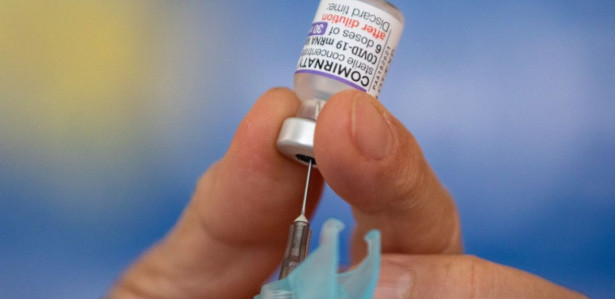 Mais de 100 milhões de doses da Pfizer foram aplicadas no Brasil em campanha de imunização contra a Covid-19.