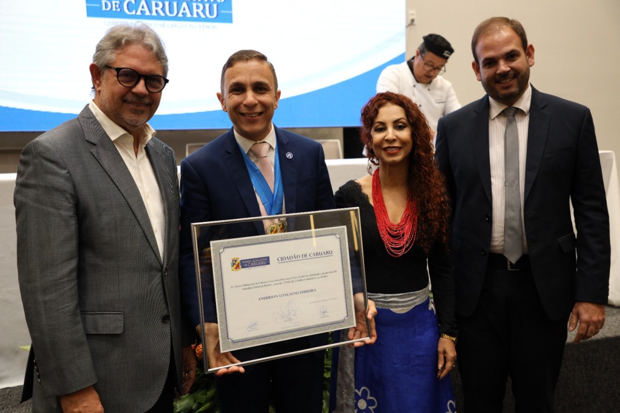 Colégio Adventista de Caruaru recebe medalha de honra ao mérito 'José Condé'