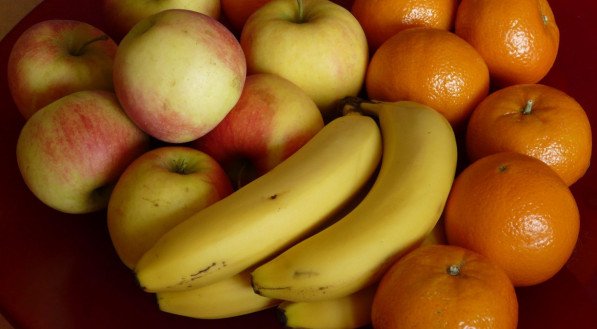 FRUTAS QUE 'SUGAM' O AÇÚCAR DO SANGUE: veja 5 FRUTAS QUE COMBATEM A GLICOSE ALTA; frutas para baixar DIABETES 