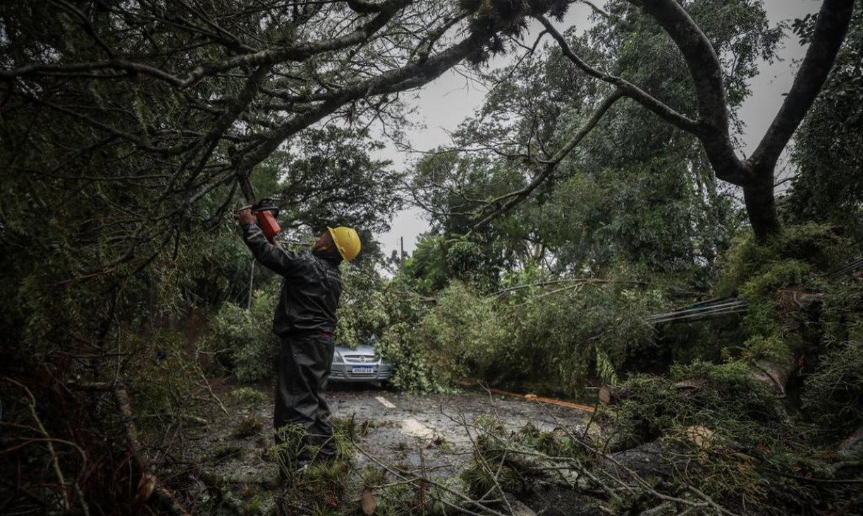 Sobe para 13 o número de mortos no RS por passagem de ciclone; mais de 3.700 pessoas estão desabrigadas