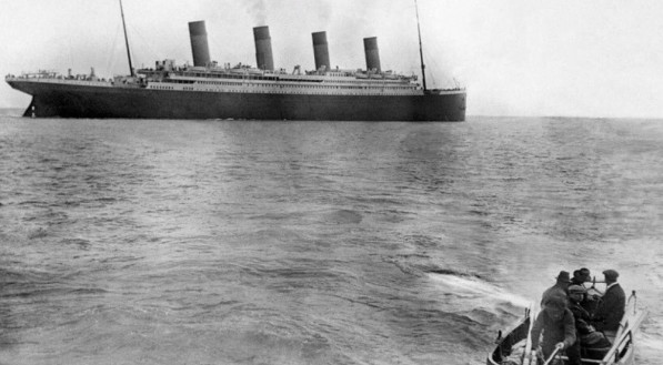 O Titanic afundou em sua viagem inaugural entre a cidade inglesa de Southampton e Nova York, em 1912, após se chocar com um iceberg
