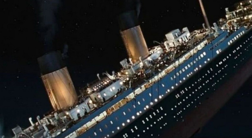 Cena do naufr&aacute;gio do Titanic retratada no filme de James Cameron. 