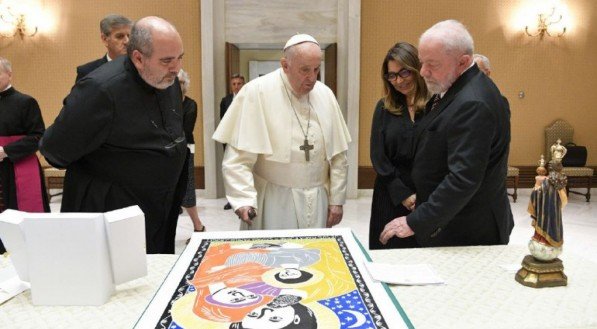 Lula presenteou o Papa Francisco com uma gravura do artista J. Borges