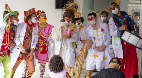 Doutores da Alegria é uma organização da sociedade civil sem fins lucrativos fundada em 1991com forte atuação nos hospitais públicos do Recife