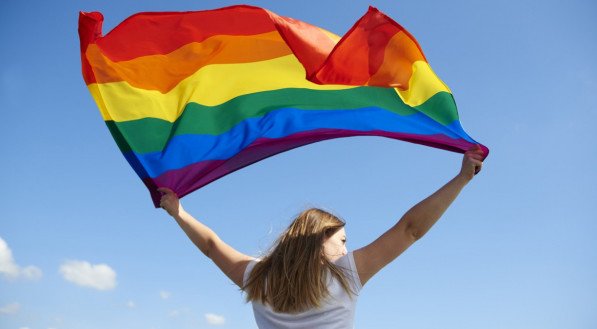 DIA DO ORGULHO LGBT: Veja mensagem e frases para celebrar o Dia do Orgulho LGBTQIAP+ no Brasil 