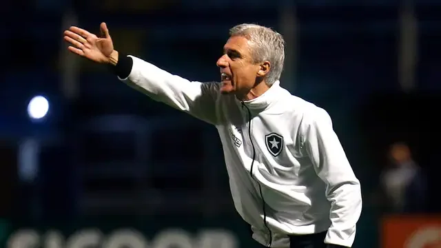 Lu&iacute;s Castro estar&aacute; em campo pela &uacute;ltima vez sob o comando do Botafogo.