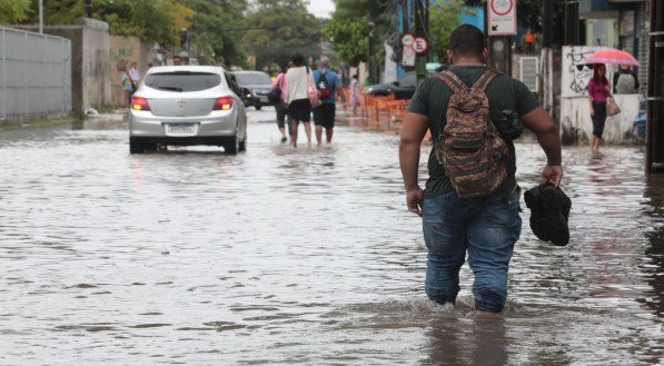 Em entrevista nesta quinta-feira (22), governadora Raquel Lyra destacou ações emergenciais na Zona da Mata Sul, região bastante atingida pelas chuvas nos últimos dias em Pernambuco