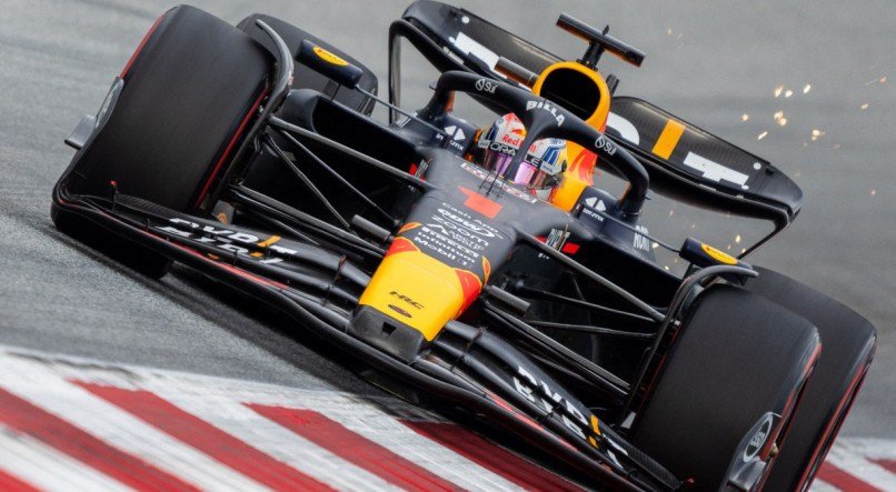 Max Verstappen corre pela Red Bull